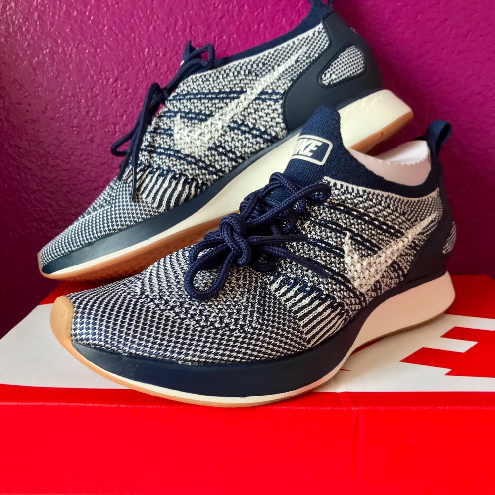 Nike Women Mariah Flyknit Racers (women size 7)
